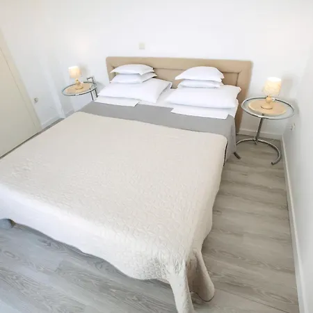 In Mit Grossem Grill Apartamento Duće