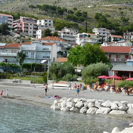 In Mit Grossem Grill Apartamento Duće